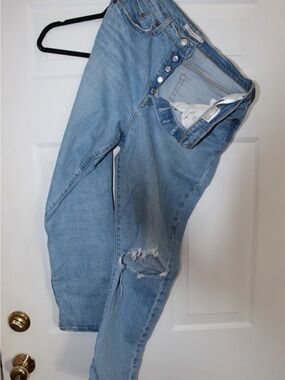 Levi's Light Blue Distressed Women’s Jeans